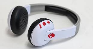 Skullcandy Uproar (With Mic, On-Ear Headphones, Bluetooth Wireless Connectivity, Without Noise Cancellation, 10 Hrs battery life.
)